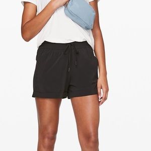 Lululemon Spring Break Away Shorts Sz6